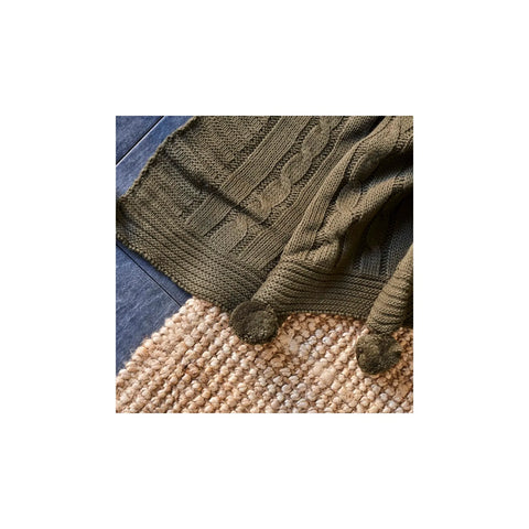 Karaca Home gestrickte Bommel Decke olviengrün