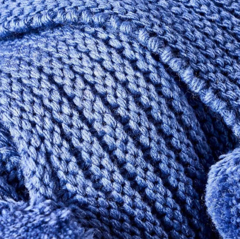 Karaca Home gestrickte Bommel Decke blau