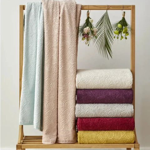 Karaca Home Scala Rosa Embossy Decke Doppel