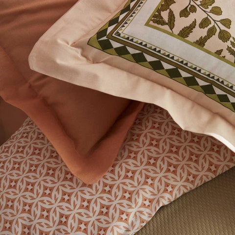 Karaca Home Afzelia Doppelbett Percale Bettwäsche mit Geschenk-Plaid Set in Pudra
