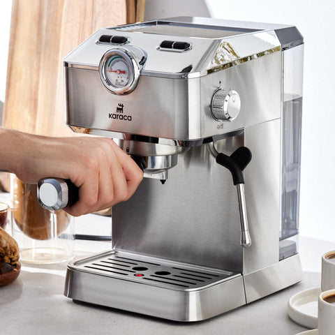 Karaca Coffee Art 1101 Milchaufschäumer, 20 Bar Druck, Espresso, Latte, Cappuccino, Americano Maschine 1,5L Inox