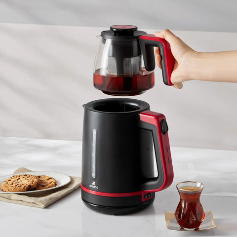 Karaca Maxi Tea XL 2in1 Teebereiter mit Glassieb und Wasserkocher, Cranberry, 1700W
