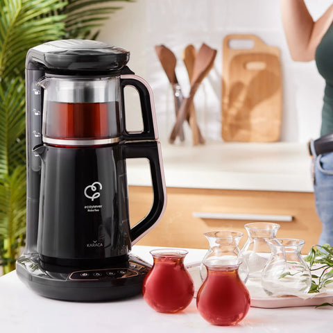 Karaca Caysever Robotea Teemaschine in schwarz mit Wasserkocher Chrom, Akzenten in Roségold und 2500 Watt Heizleistung