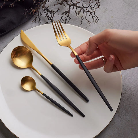 Karaca Raven 16-teiliges Edelstahl-Besteckset für 4 Personen, Schwarzgold
